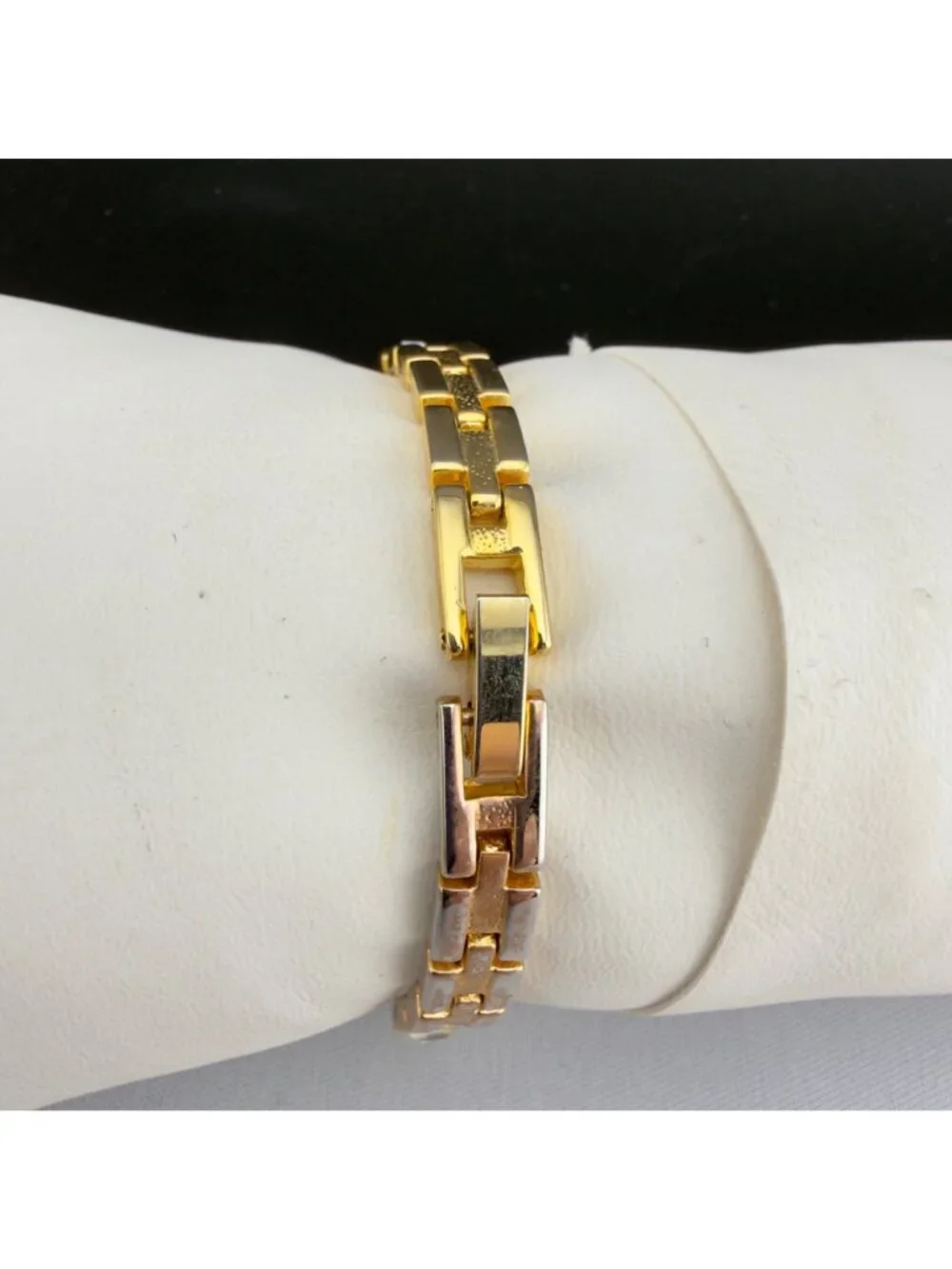 Vintage Rhinestone Gold Tone Womens Bracelet Watch Collezio Works New Battery